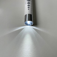 AKKUPOINT DIAGNOSTICLIGHT Zertifizierte Pupillenleuchte LED WEISS mit Schiebe-Dauerschaltung